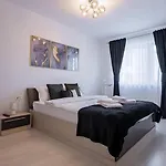 Modern 1br Coresi-free Private Parking By Mm Host * Braşov