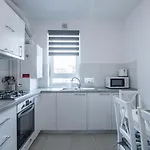 Apartamento Modern 1br Coresi-free Private Parking By Mm Host