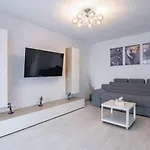 Modern 1br Coresi-free Private Parking By Mm Host Apartamento