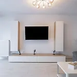 Apartamento Modern 1br Coresi-free Private Parking By Mm Host *