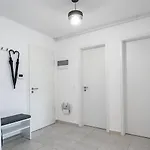 Modern 1br Coresi-free Private Parking By Mm Host Apartamento *