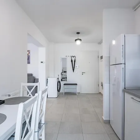 Апартаменти Modern 1br Coresi-free Private Parking By Mm Host Брашов