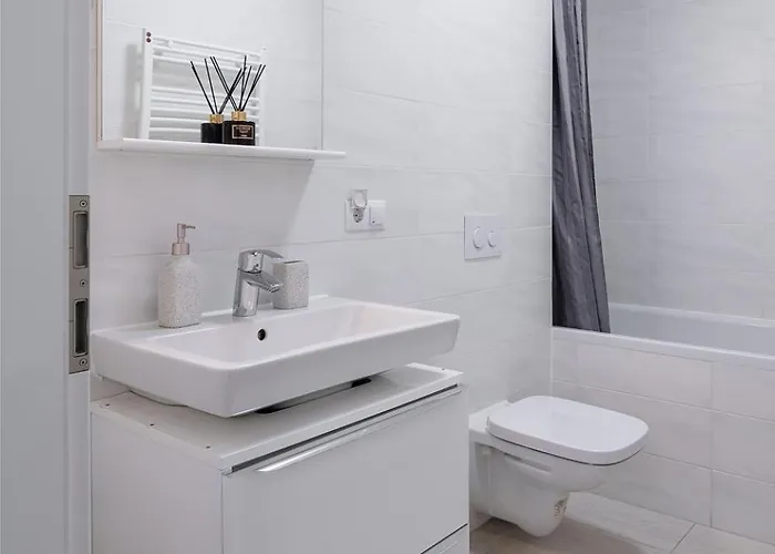 Modern 1br Coresi-free Private Parking By Mm Host Braşov