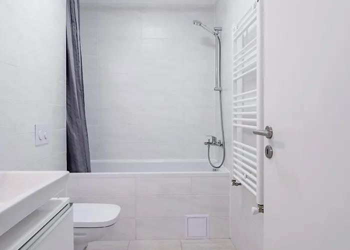 Lejlighed Modern 1br Coresi-free Private Parking By Mm Host